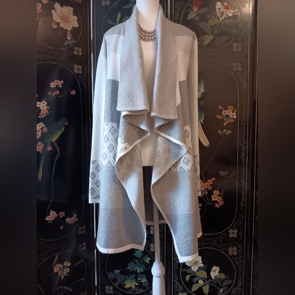 Frank Lyman Design Gray and Cream Open Front Cardigan